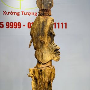 Đạt ma đứng gỗ hương.