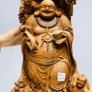 Di lặc cầm gậy như ý đứng tùng gỗ sưa