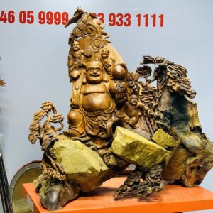 Di Lặc tam tiểu đứng tùng ôm đá