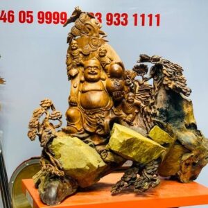 Di Lặc tam tiểu đứng tùng ôm đá