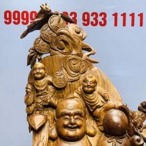 Di Lặc tam tiểu đứng tùng ôm đá