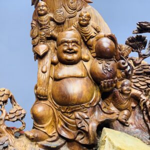 Di Lặc tam tiểu đứng tùng ôm đá