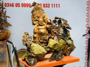 Di Lặc tam tiểu đứng tùng ôm đá