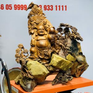 Di Lặc tam tiểu đứng tùng ôm đá