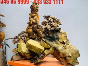 Di Lặc tam tiểu đứng tùng ôm đá