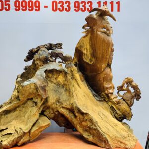 Di Lặc tam tiểu đứng tùng ôm đá