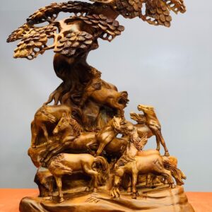 Bát Ma đứng tùng gỗ hương