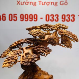Bát Ma đứng tùng gỗ hương