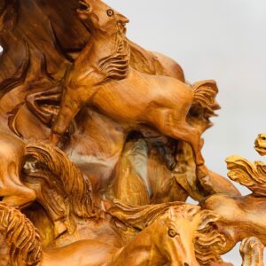 Bát Ma đứng tùng gỗ hương