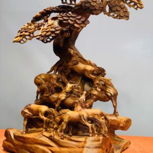 Bát Ma đứng tùng gỗ hương