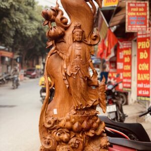 Quan Âm ban phước gỗ hương ta.