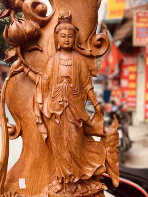 Quan Âm ban phước gỗ hương ta.
