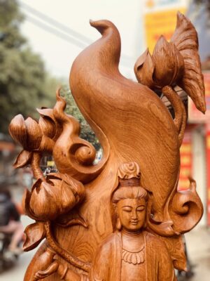 Quan Âm ban phước gỗ hương ta.