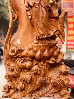 Quan Âm ban phước gỗ hương ta.