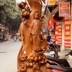 Quan Âm ban phước gỗ hương ta.
