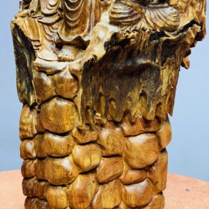 Quan âm ngồi thiền nhất tiểu gỗ hương.