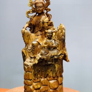 Quan âm ngồi thiền nhất tiểu gỗ hương.