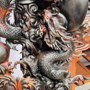 Đạt Ma ngự rồng trắc đỏ đen.