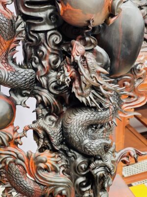 Đạt Ma ngự rồng trắc đỏ đen.