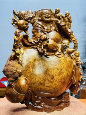 Di lặc vác đào ngồi bao nu hương.