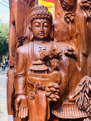 Nhất tâm bái Phật gỗ hương ta khủng.
