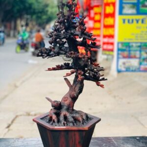 Bình hoa mai gỗ trắc.