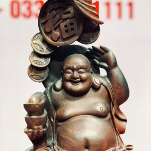 Di Lặc đứng nghê trắc.