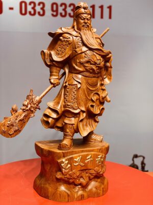Quan Công xách đao vuốt râu cao 70 hương đá.