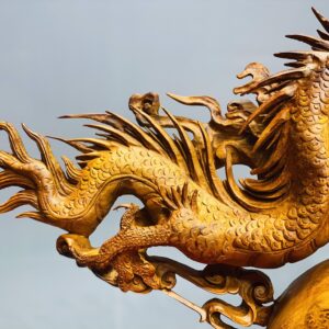 Rồng trấn chum gỗ hương ta.