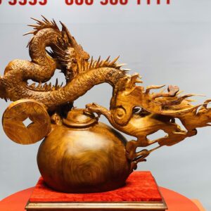 Rồng trấn chum gỗ hương ta.