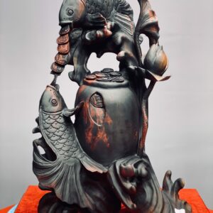 Cá chép chấn chum tiền gỗ trắc.