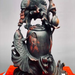 Cá chép chấn chum tiền gỗ trắc.