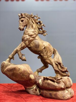 Nhất mã gỗ sưa.