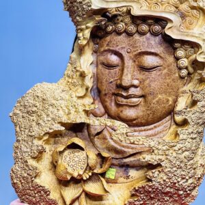 Diện Phật tổ nu hương.