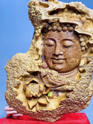 Diện Phật tổ nu hương.
