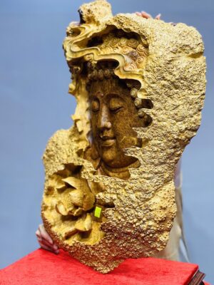 Diện Phật tổ nu hương.