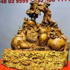 Ông thọ ngồi tùng nu hương