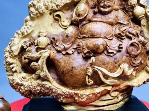 Di lặc tam tiểu ngồi bao nu hương.
