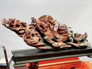 Gia đình tỳ hưu gỗ trắc