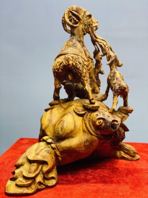 Tam dương trấn ngọc như ý gỗ sưa.