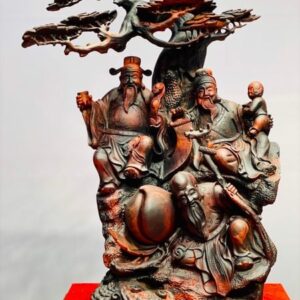 Tam đa ngồi tùng gỗ trắc.