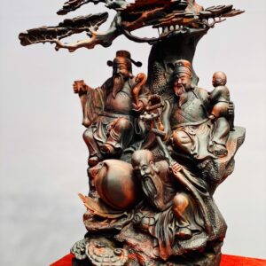 Tam đa ngồi tùng gỗ trắc.
