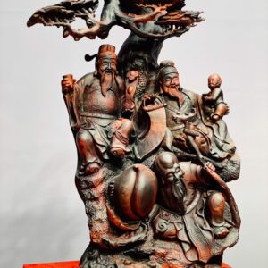 Tam đa ngồi tùng gỗ trắc.