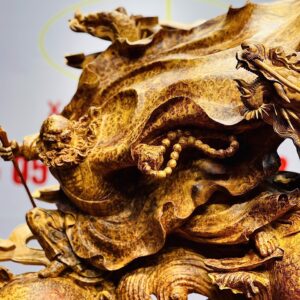 Đạt Ma múa võ song long gỗ nu hương.