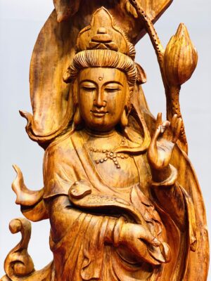Quan Âm cầm ngọc như ý gỗ sưa.