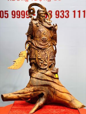 Quan Công vuốt râu gỗ sưa.