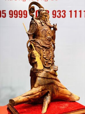 Quan Công vuốt râu gỗ sưa.