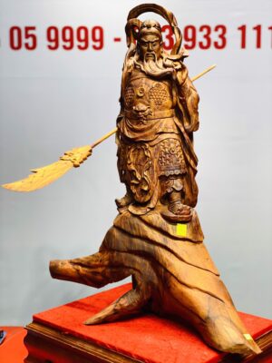 Quan Công vuốt râu gỗ sưa.
