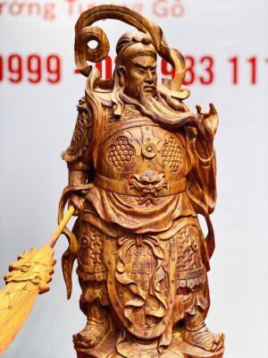 Quan Công vuốt râu gỗ sưa.