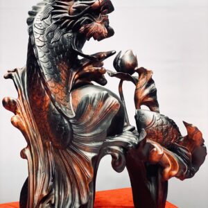 Cá chép hóa rồng gỗ trắc.